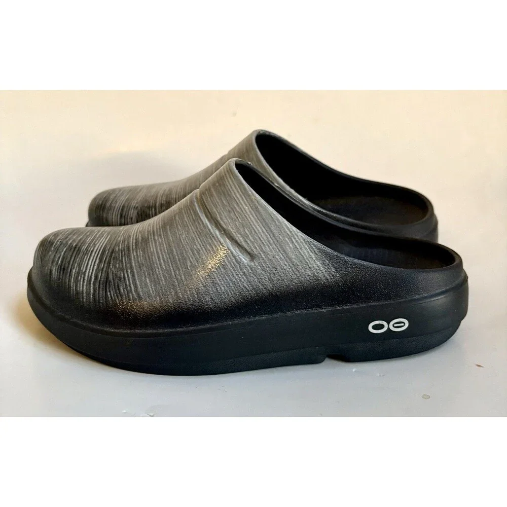 NWOB OOFOS Oocloog Luxe Gray Stripe Recovery Comfort Clogs Size EU37 US L6 M4